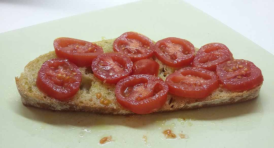 tomato-bread-oil