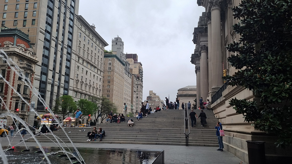 The Met Outside